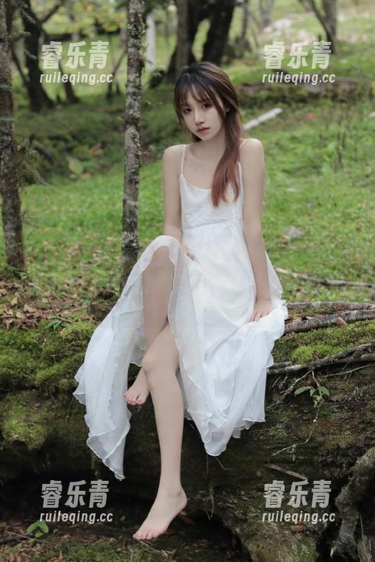 Yuna (윤아)SAINTPhotolife最新力作：美图中的祢豆子与胡蝶忍相映成辉！.txt